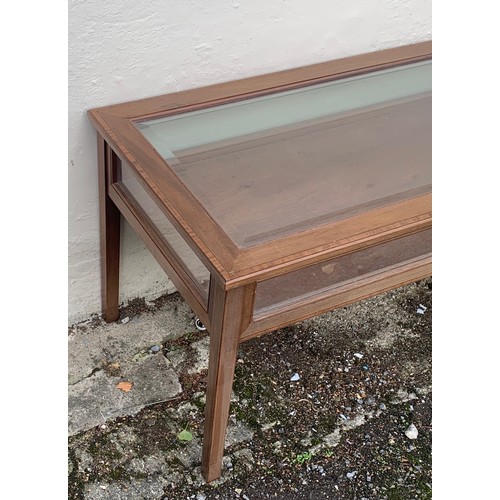 67 - Glass Display Cabinet  / Bijouterie Table. 89 x 45 x 45 cms