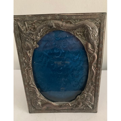 147 - Vintage Japanese Silver Plated Photograph Frame Having Dragon Decoration In Relief
16 x 22 cms h