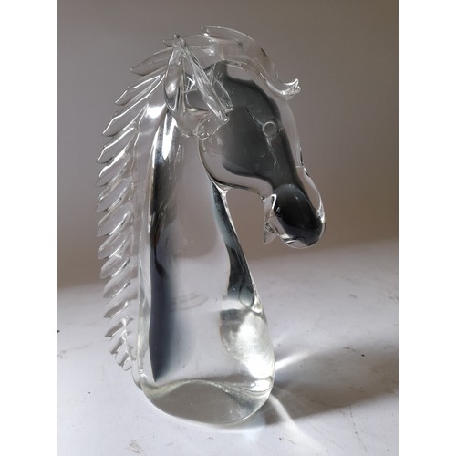 271 - 2 X horse head ornaments. 1 x Glass 20cm high and 1 x Resin on wood plinth 21cm high