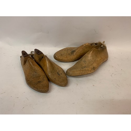 356 - Two Pairs Of Vintage Cobblers Shoe Lasts Of Wood And Mettle Sole Construction. (2)