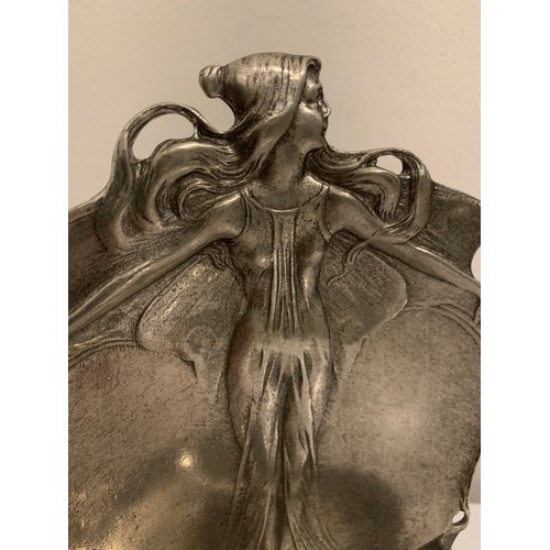 137 - Art Nouveau Style Silver Metal Candle Stick
13 x 8 x 18 cms h