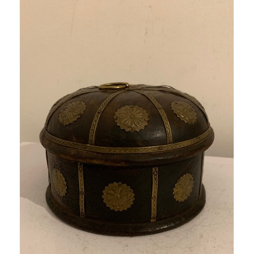 209 - Vintage Rayale Hand Crafted Lidded Wooden Indian Box
14 cms diameter x 9 cms h