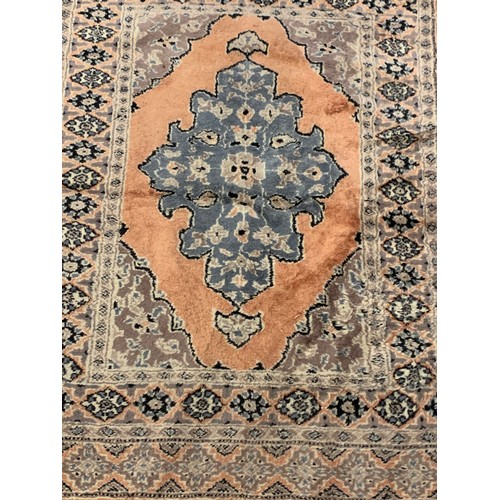 33 - Decorative Oriental Ground Rug. 127 x 77 cms