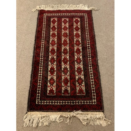 34 - Decorative Hand Tied Ground Rug. 160 x 79 cms