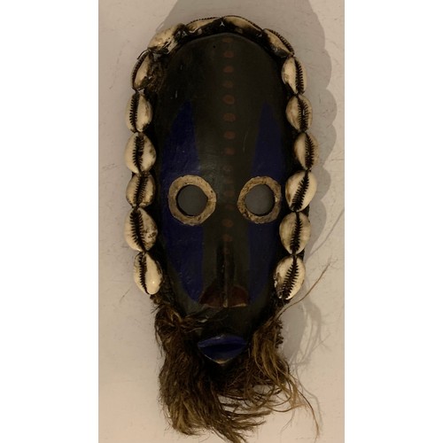 235 - Unusual Vintage Tribal Passport Mask Having Cowie She’ll Decoration From The Ivory Coast (Dan)
24 x ... 