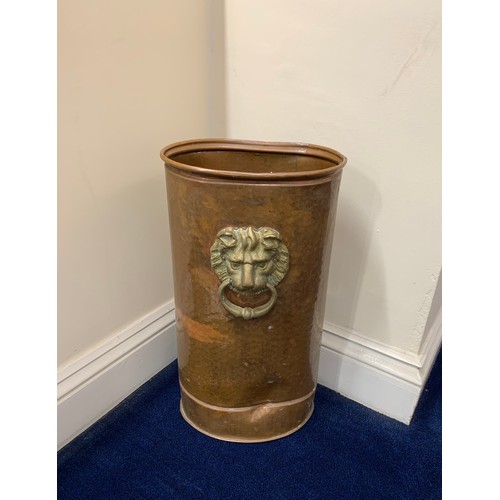 240 - Vintage Brass Umbrella Stand Having Lion Face Ring Decoration To Front And Rear
50 cms h