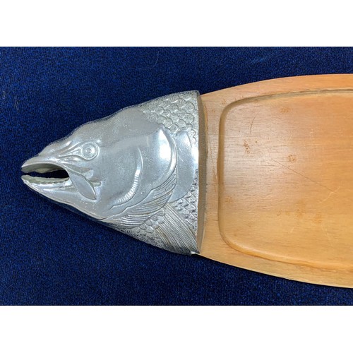 241 - Large Vintage Salmon Fish Platter Having Wooden Base And Metal Head And Tail
90 cms l