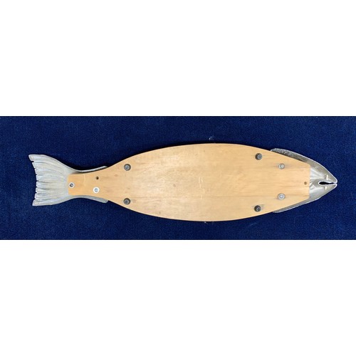 241 - Large Vintage Salmon Fish Platter Having Wooden Base And Metal Head And Tail
90 cms l