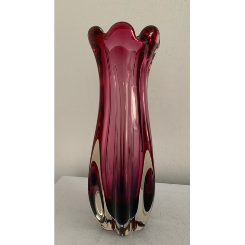 245 - Vintage Murano Tulip Art Glass Vase
25 cms h