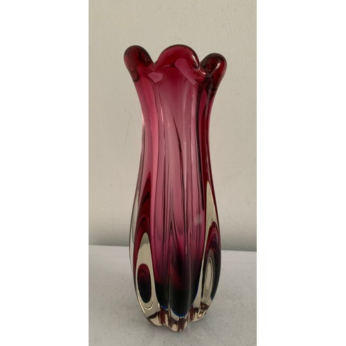 245 - Vintage Murano Tulip Art Glass Vase
25 cms h