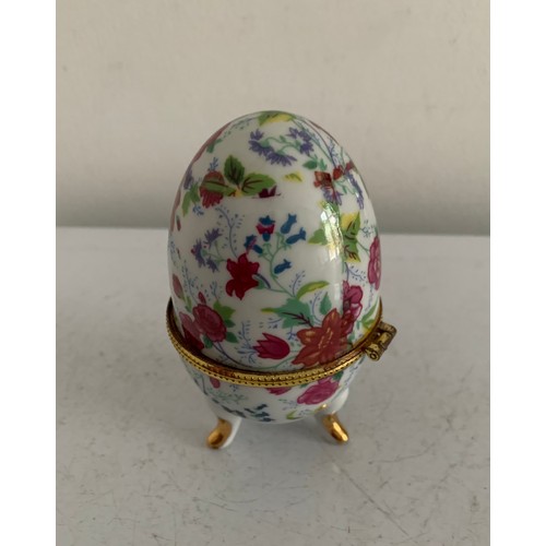 373 - Vintage Egg Shaped Porcelain Jewellery / Pill Box Having Floral Décoration
10 cms h