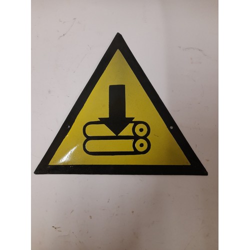 423 - Enamel triangular warning sign 31cm x 27cm