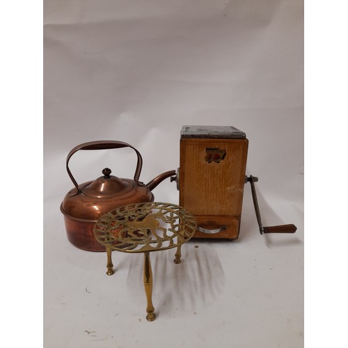 451 - Small copper kettle, small brass trivet and a coffee grinder. Coffee grinder 22cm tall