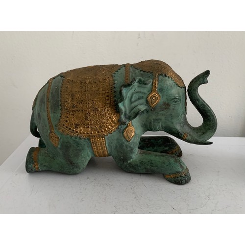 120 - Large Vintage Bronze Statue Of An Elephant Having Gilt Saddle And Head Decoration
21 x 12 cms h