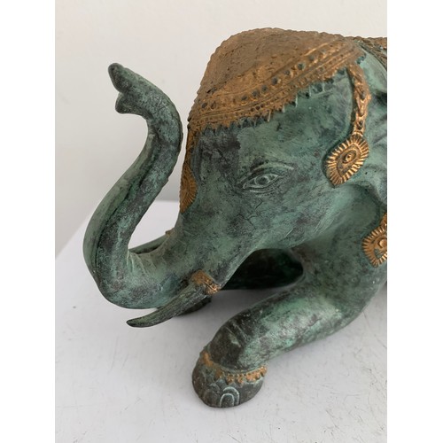 120 - Large Vintage Bronze Statue Of An Elephant Having Gilt Saddle And Head Decoration
21 x 12 cms h