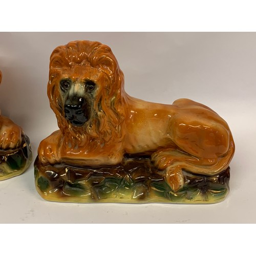 163 - A Pair Of Vintage Ceramic Lions. 35 x 26 cms (2)