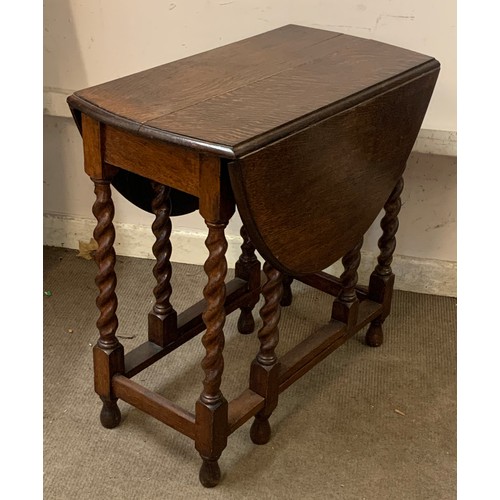 33 - Vintage Gate Leg Table With Barley Twist Legs. 104 x 74 x 73 cms