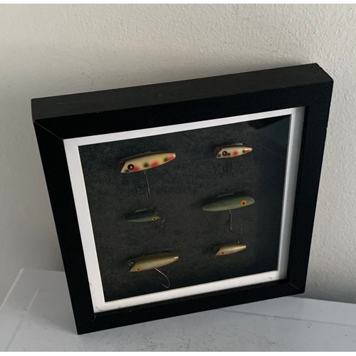 141 - Display Case Of Salmon Fishing Lures
20 x 20 cms