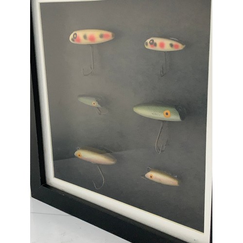 141 - Display Case Of Salmon Fishing Lures
20 x 20 cms