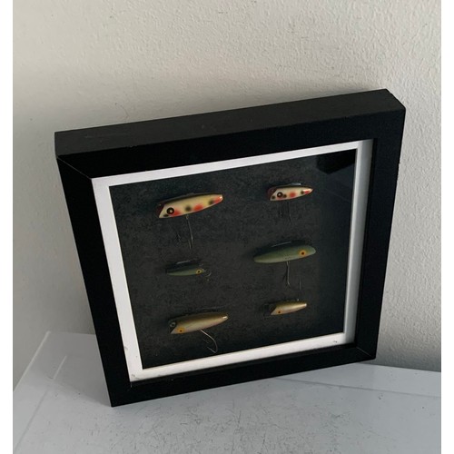 141 - Display Case Of Salmon Fishing Lures
20 x 20 cms