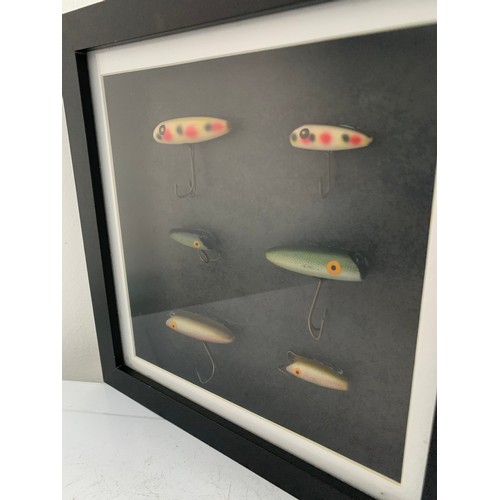 141 - Display Case Of Salmon Fishing Lures
20 x 20 cms