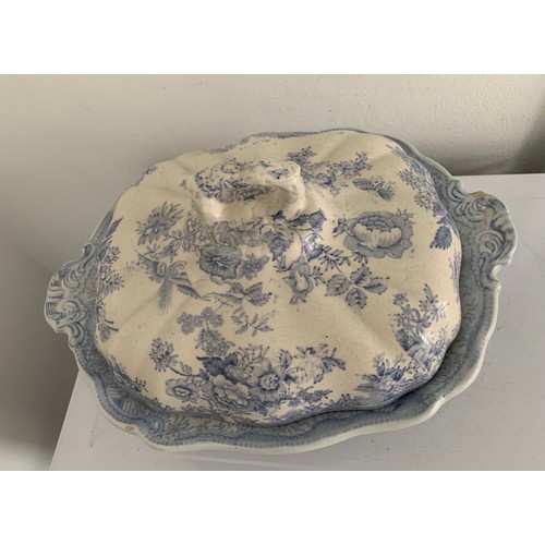 137 - Vintage Blue And White Tureen
34 x 21 x 15 cms h