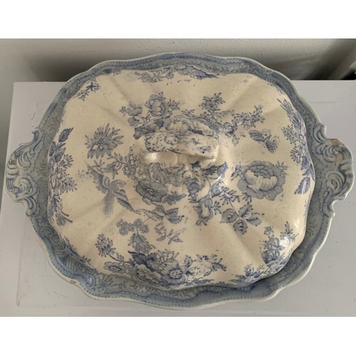 137 - Vintage Blue And White Tureen
34 x 21 x 15 cms h