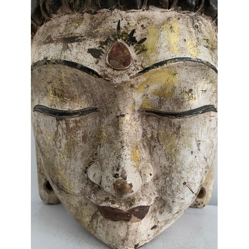 229 - Vintage Large Carved Wooden Head Of Buddha
25 x 14 x 35 cms h