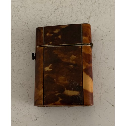 241 - Antique Tortoiseshell Vesta Case
4 x 1 x 5.5 cms h