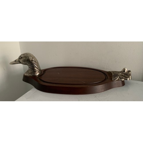 212 - Vintage Poultry Cutting Board In The Shape Of A Duck In Wood And Silver Plate By LANGLOIS Orfèvre
45... 