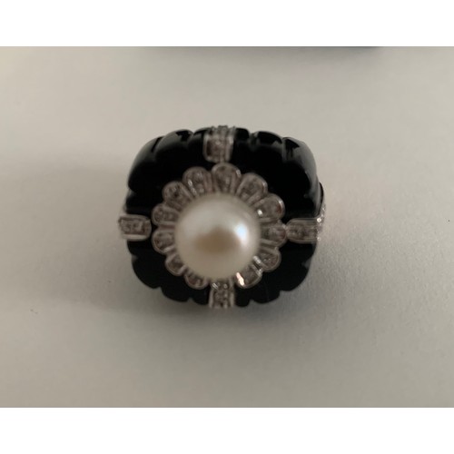 353 - 18ct Gold Ring Having A Central Pearl Set In Jet With Brilliant Cut Diamonds
12.8g.Size P