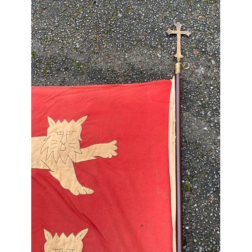 463 - Large Vintage Richard The Lionheart Three Lions Flag With A Brass Cross Finial. 237 x 137 cms