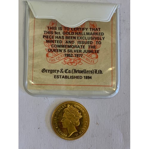 334A - 9ct Gold 1977 Silver Jubilee Coin / Token.