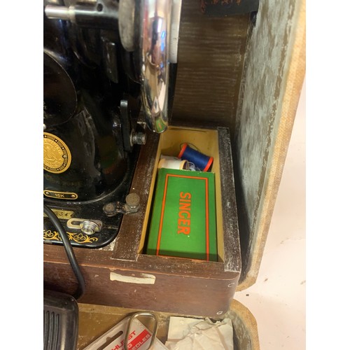 293 - Vintage Cased Singer 15k Sewing Machine .