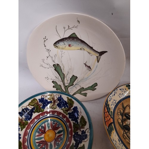 56 - A collection of decorative plates etc to include Johnson fish plates number 3 and 5. (15)