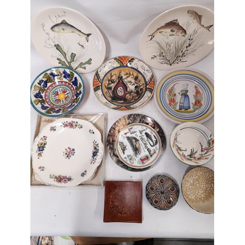 56 - A collection of decorative plates etc to include Johnson fish plates number 3 and 5. (15)