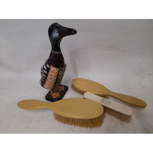 91 - 3 x vintage brushes and a modern novelty brush in the form of a duck. (4)