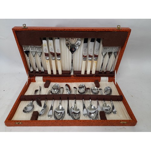 105 - Box of Stainless Steele cutlery, box 43cm x 23cm