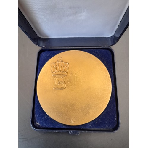 286 - Bronze Commemorative medallion in presentation case