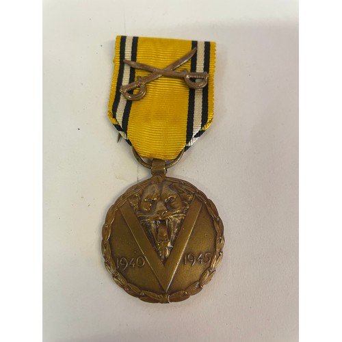 246 - Belgian WW2 Commemorative  War Medal With Cross Swords.