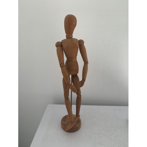 188 - Vintage Artists Manakin
32 cms h