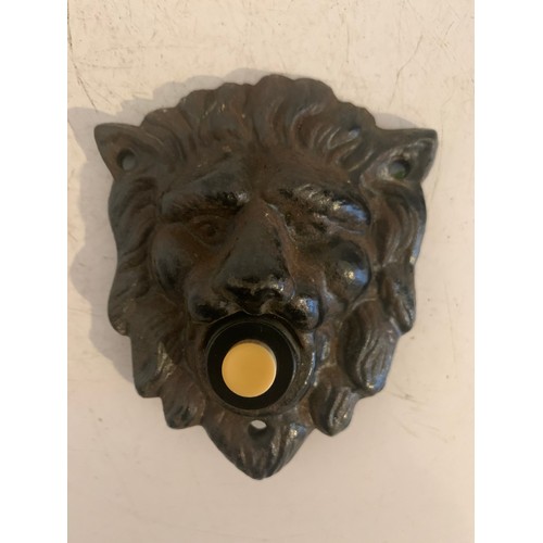 190 - Antique Iron Bell Push In The Form Of A Lion Head
8 x 9 cms h