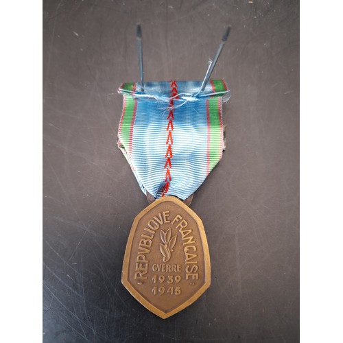 421 - WW2 Liberation of France Medal