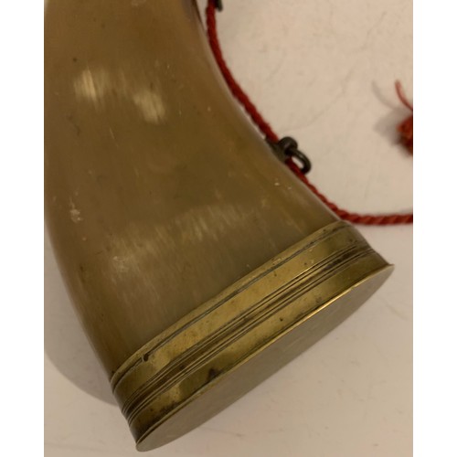 244A - Antique Horn Powder Flask Having Brass Decoration
20 x 6 cms