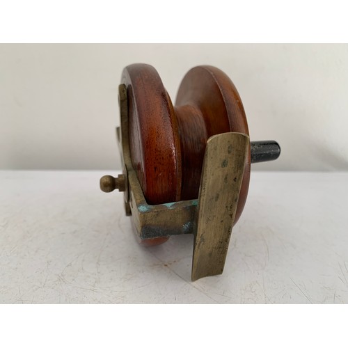 116 - Antique Eton Sun Wooden Starback Centre Pin Fishing Reel
9 cms diameter