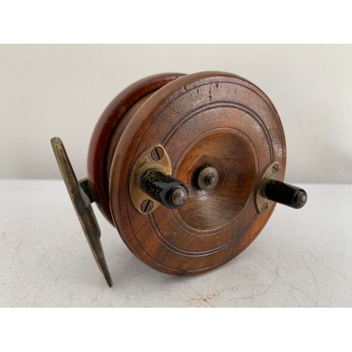 116 - Antique Eton Sun Wooden Starback Centre Pin Fishing Reel
9 cms diameter