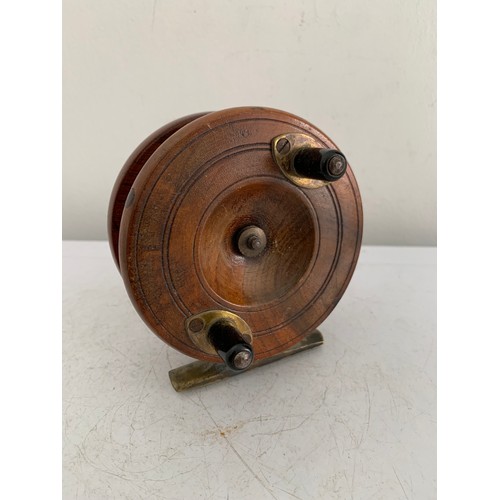 116 - Antique Eton Sun Wooden Starback Centre Pin Fishing Reel
9 cms diameter