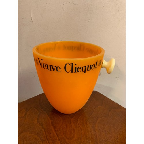 108 - Vintage Veuve Clicquot Ice Bucket
19.5 cms diameter x 21 cms h