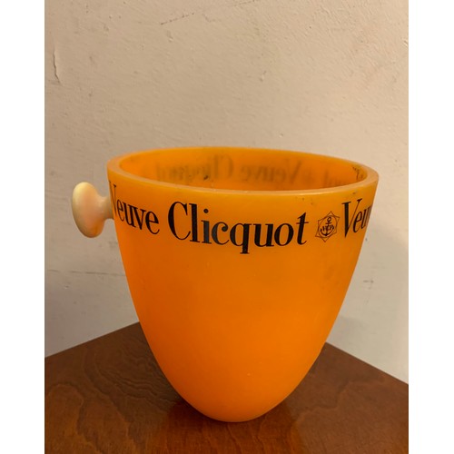 108 - Vintage Veuve Clicquot Ice Bucket
19.5 cms diameter x 21 cms h