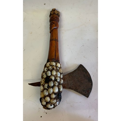 136 - Vintage Lega Tribal Axe Having Cowie Shell Décoration And Bone Carved Hanndle
30 cms